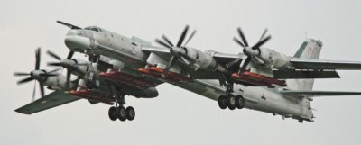 Tu-95MS Bear-H med Kh-101-attrapper under vingarna år 2008.