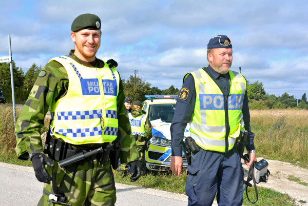 Bland annat en ökad samordning mellan Försvarsmakten och polisen skulle öka den inre säkerheten i vårt land. Foto: Therese Fagerstedt, Försvarsmakten.