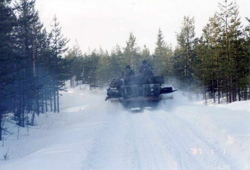 T 72 i typisk ”ÖN"-terräng. Foto: Ulf Henricsson