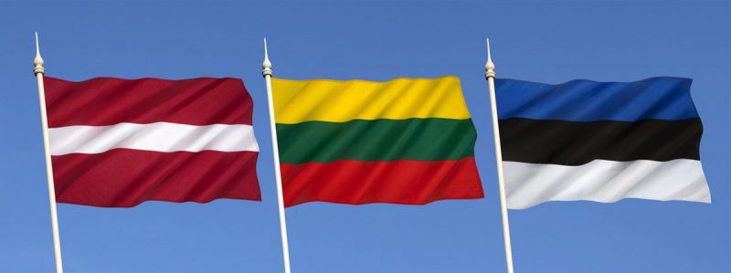 De baltiska staternas flaggor – Lettland, Litauen och Estland. Foto: Shutterstock.com